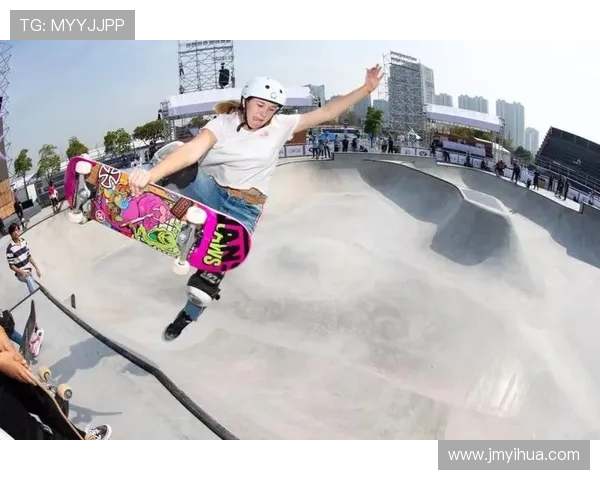 南京滑板队在世界攀岩锦标赛中的战术表现分析与点评